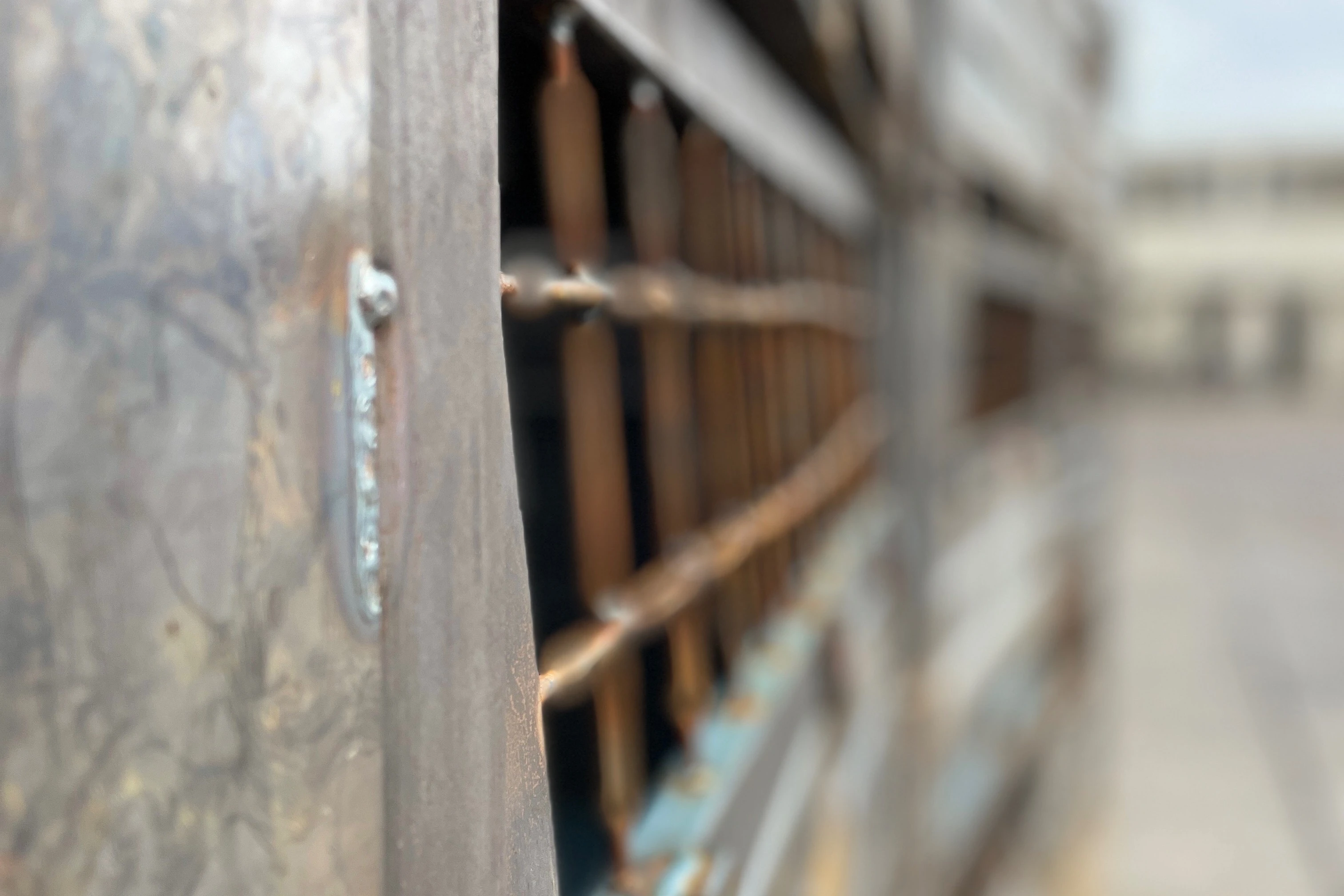 Ensamblado del acero galvanizado: tornillos, soldadura y mejores prácticas